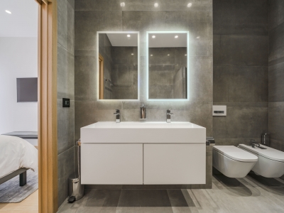 08