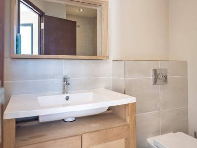 27-Valbonne-Luxury-Rental-Villa-bathroom-VA1016