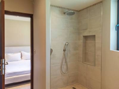 30-Valbonne-Luxury-Rental-Villa-bathroom-VA1016