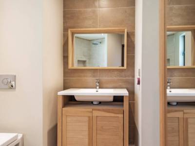 31-Valbonne-Luxury-Rental-Villa-bathroom-VA1016