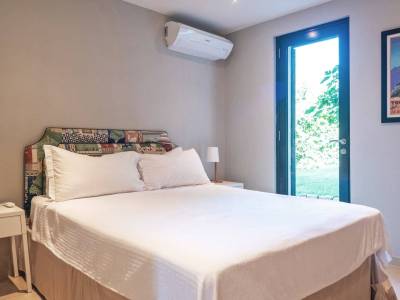 32-Valbonne-Luxury-Rental-Villa-bedroom-VA1016