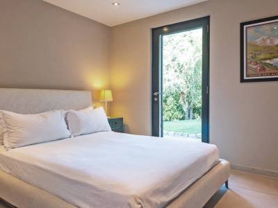 38-Valbonne-Luxury-Rental-Villa-bedroom-VA1016
