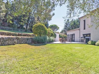 43-Valbonne-Luxury-Rental-Villa-gardens-VA1016
